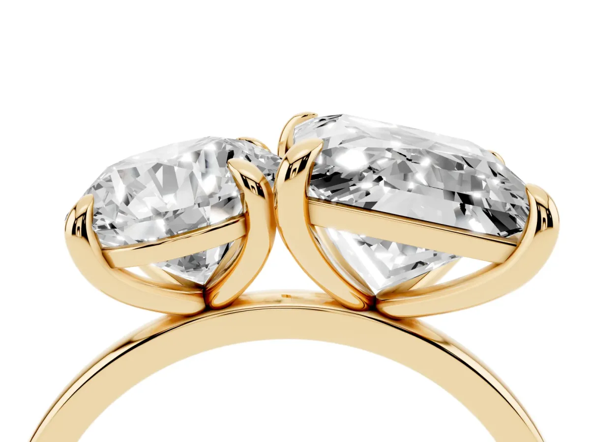Round and Princess Toi Moi Ring with Prong Setting and Plain Band Yellow gold