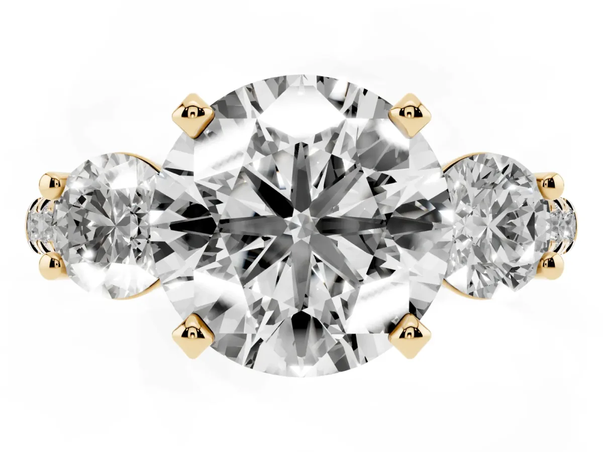 Three-Stone Round Cut Diamond Pavé Band with Four-Prong Setting Yellow gold
