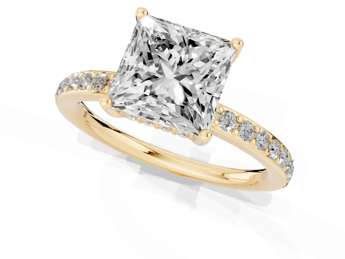 Princess Cut Cut Diamond Pavé Band Ring with Four-Prong Setting Yellow gold