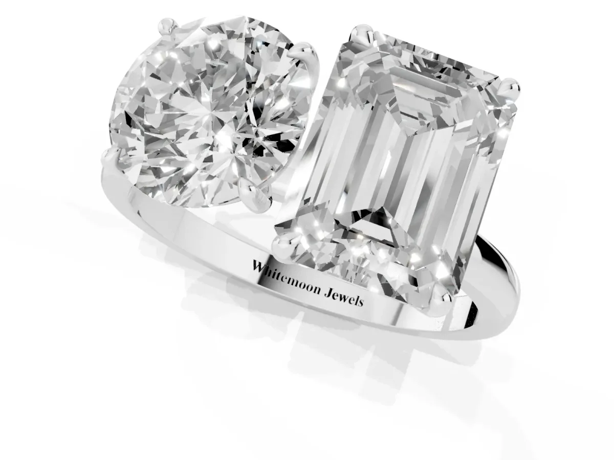 Round Cut and Emerald Cut Toi Moi Ring with Prong Setting Platinum