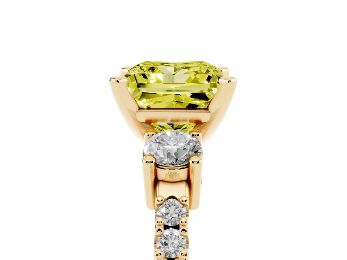 Fancy Yellow Princess Cut Three-Stone Diamond Pavé Band with Prong Setting Yellow gold