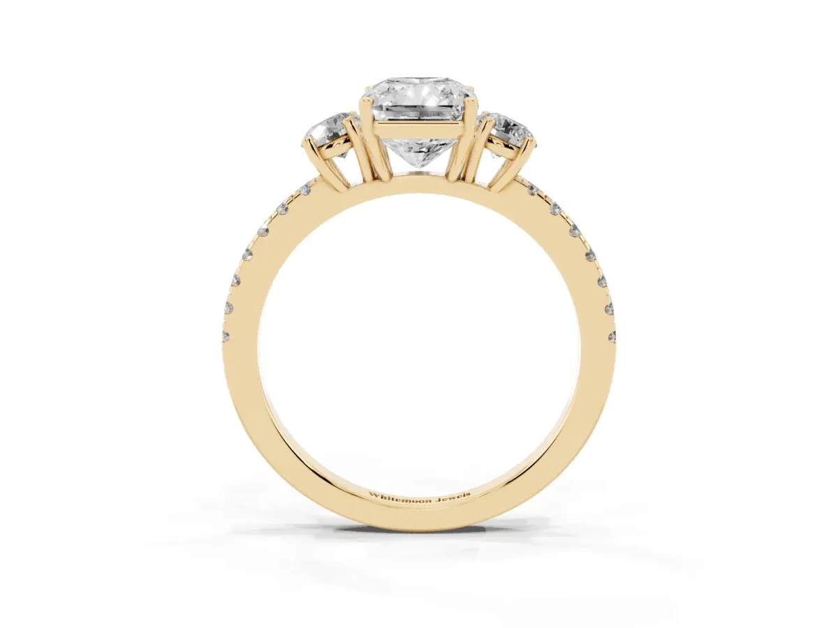 Three-Stone Radiant Cut Cut Diamond Pavé Band with Prong Setting Yellow gold