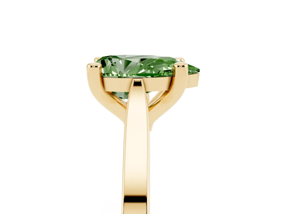 Fancy Green Pear Cut Solitaire Diamond Ring with Four-Prong Setting and Tapered Band Yellow gold