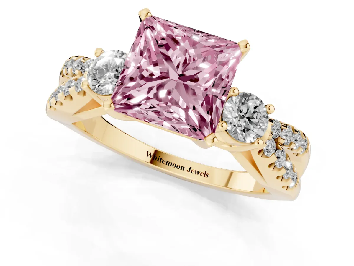 Fancy Pink Princess Cut Diamond Three-Stone Ring with Pavé Split Shank and Four-Prong Setting Yellow gold