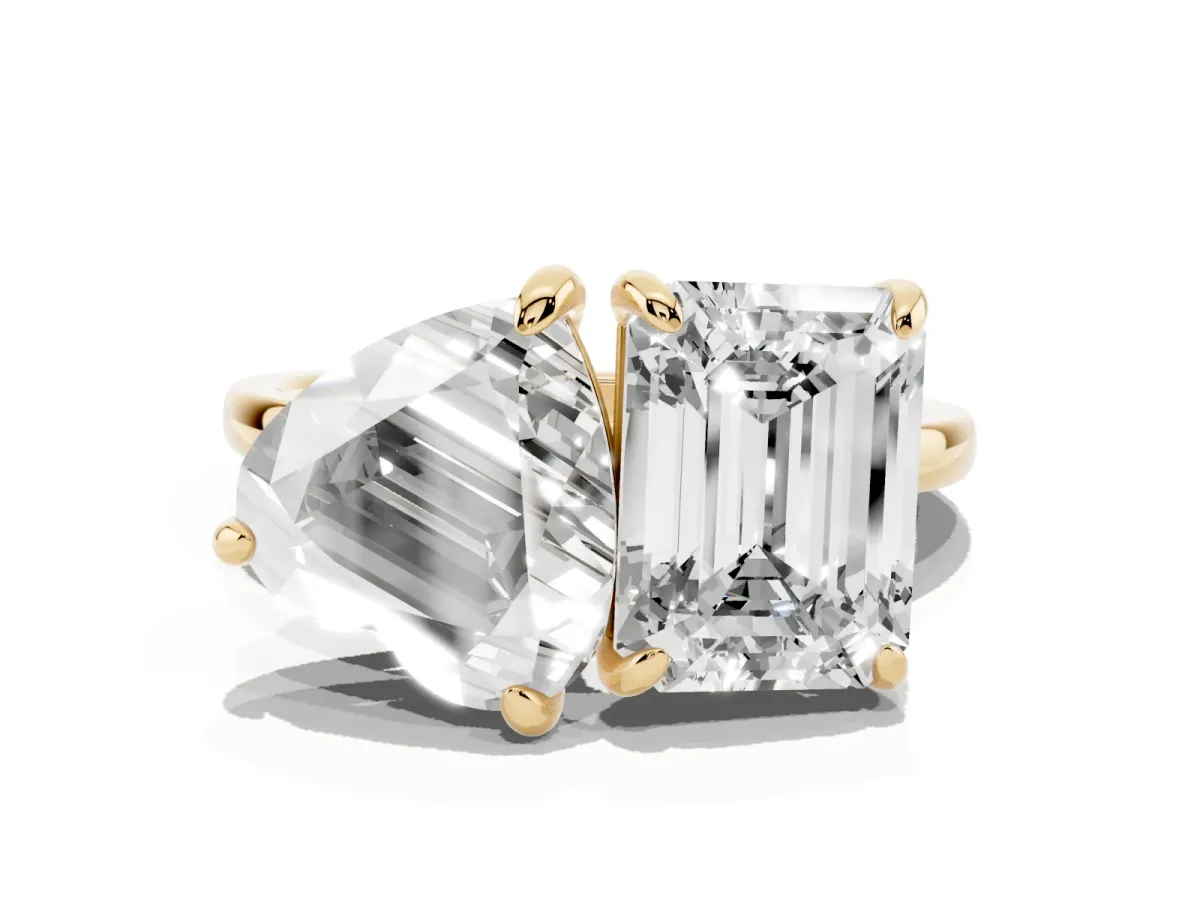 Emerald and Heart Toi Moi Ring with Prong Setting and Plain Band Yellow gold