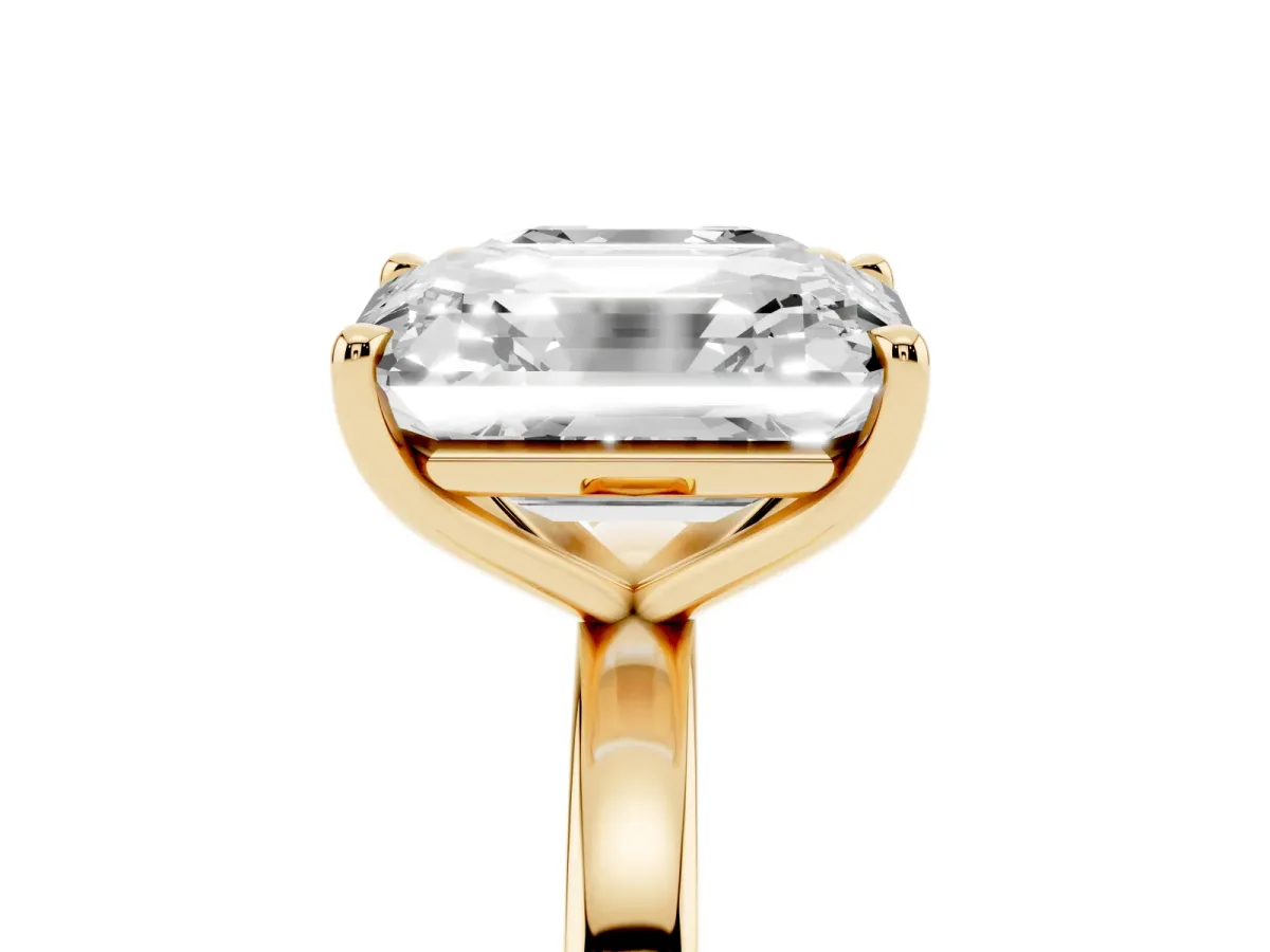 Asscher Cut and Emerald Cut Toi Moi Ring with Prong Setting Yellow gold