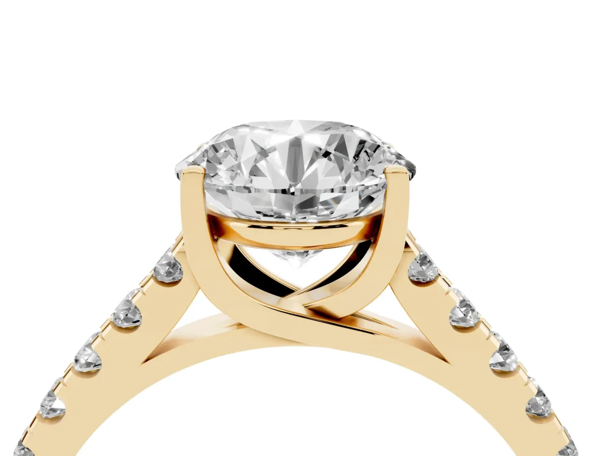 Round Cut Diamond Pavé Band Solitaire Ring with Prong Setting Yellow gold