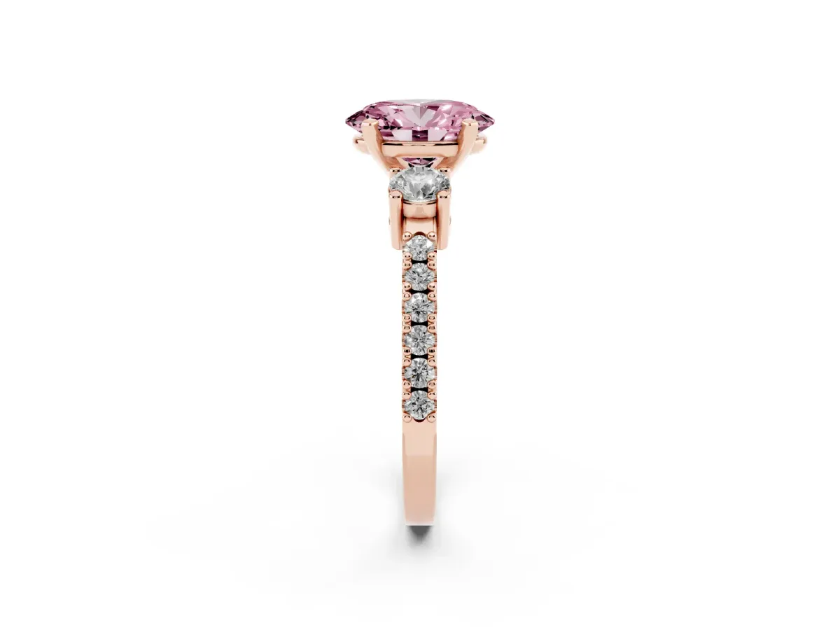 Fancy Pink Oval Cut Three-Stone Diamond Pavé Band with Prong Setting Rose gold