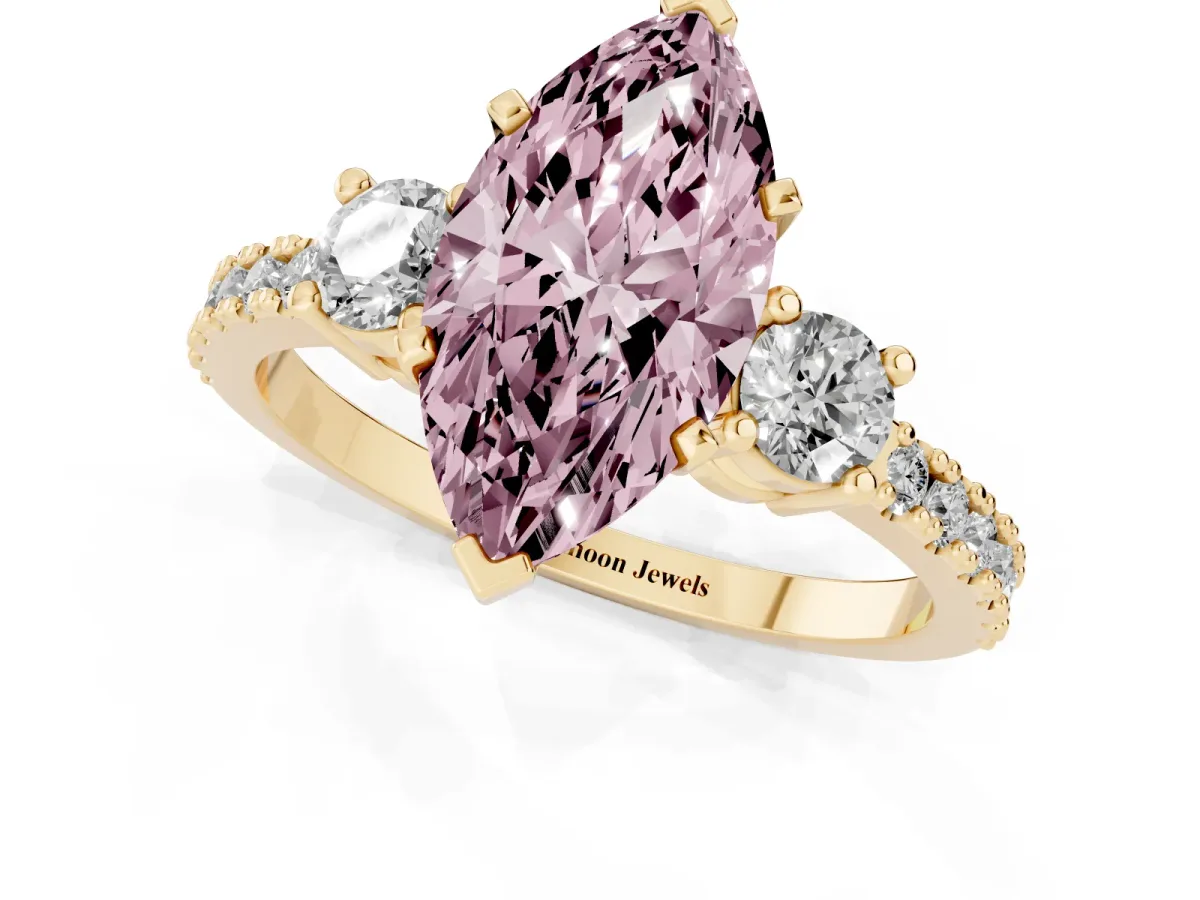 Fancy Pink Marquise Cut Three-Stone Diamond Pavé Band with Prong Setting Yellow gold
