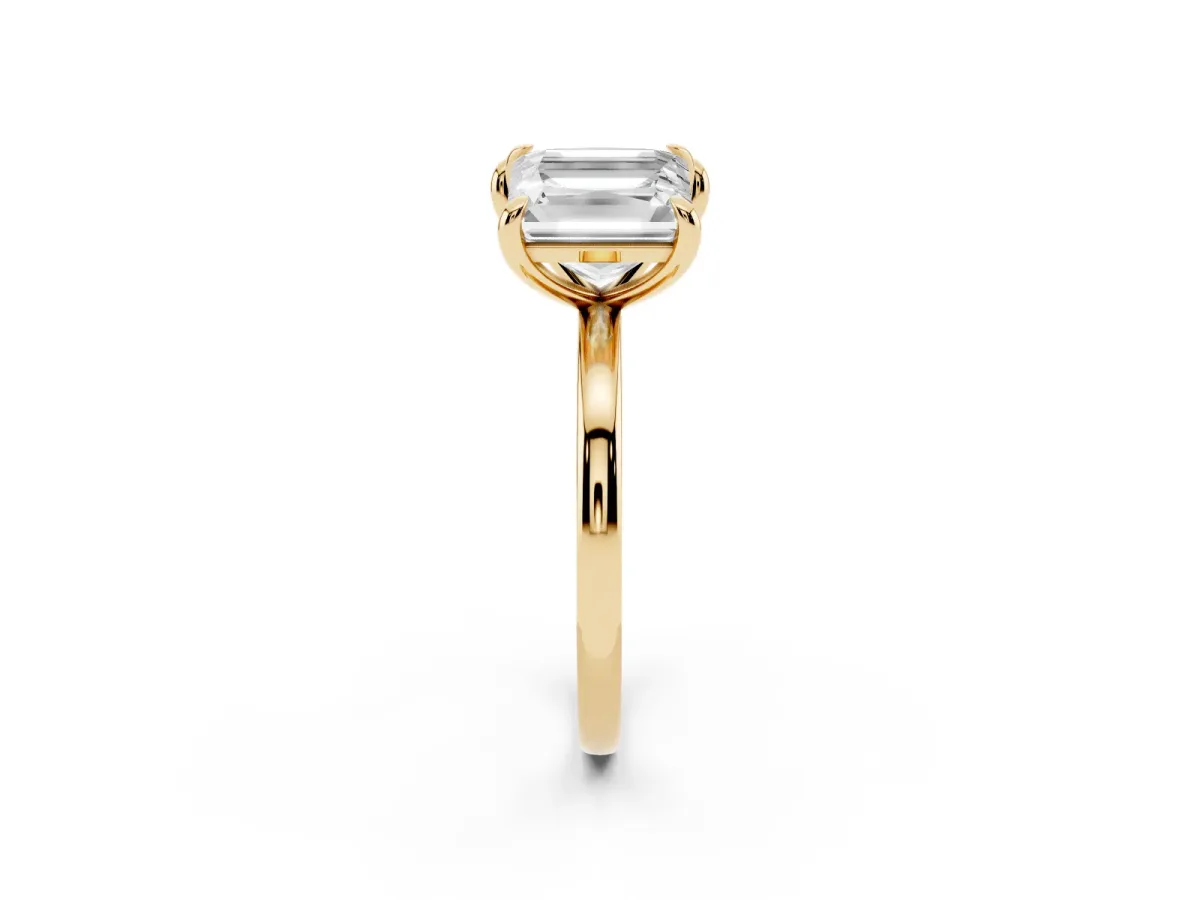 Emerald and Princess Toi Moi Ring with Prong Setting and Plain Band Yellow gold