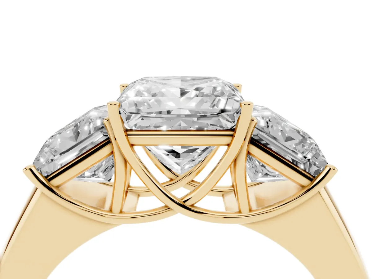 Three-Stone Princess Cut Cut Diamond Ring with Prong Setting and Classic Band Yellow gold