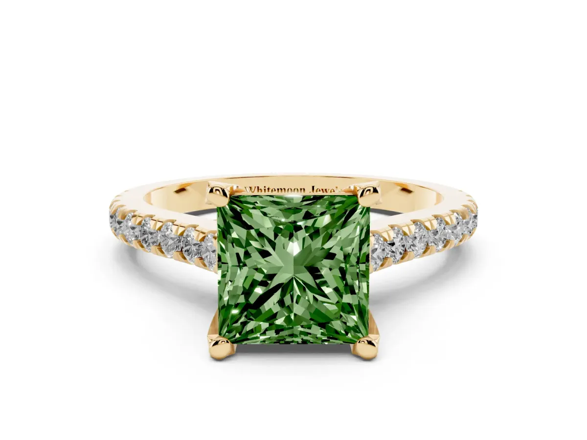Fancy Green Princess Cut Brilliant Diamond Solitaire with Pavé Band and Four-Prong Setting Yellow gold