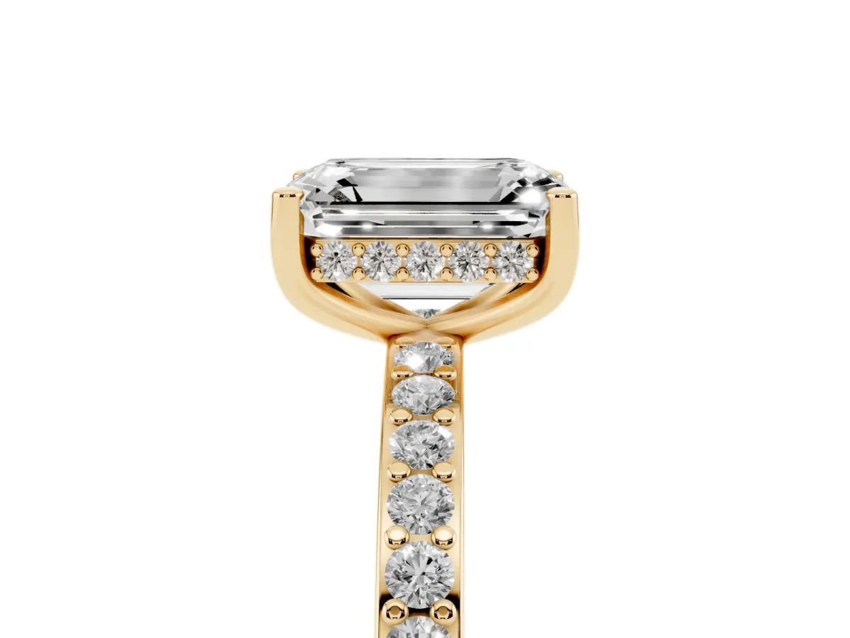 Emerald Cut Cut Diamond Pavé Band Ring with Four-Prong Setting Yellow gold