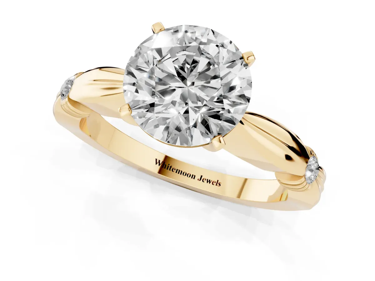 Round Cut Solitaire Diamond Twisted Band with Four-Prong Setting Yellow gold