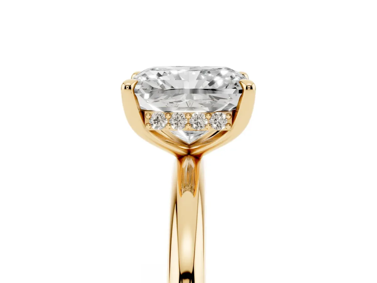 Radiant Cut Diamond Solitaire Ring with Thin Band and Four-Prong Setting Yellow gold