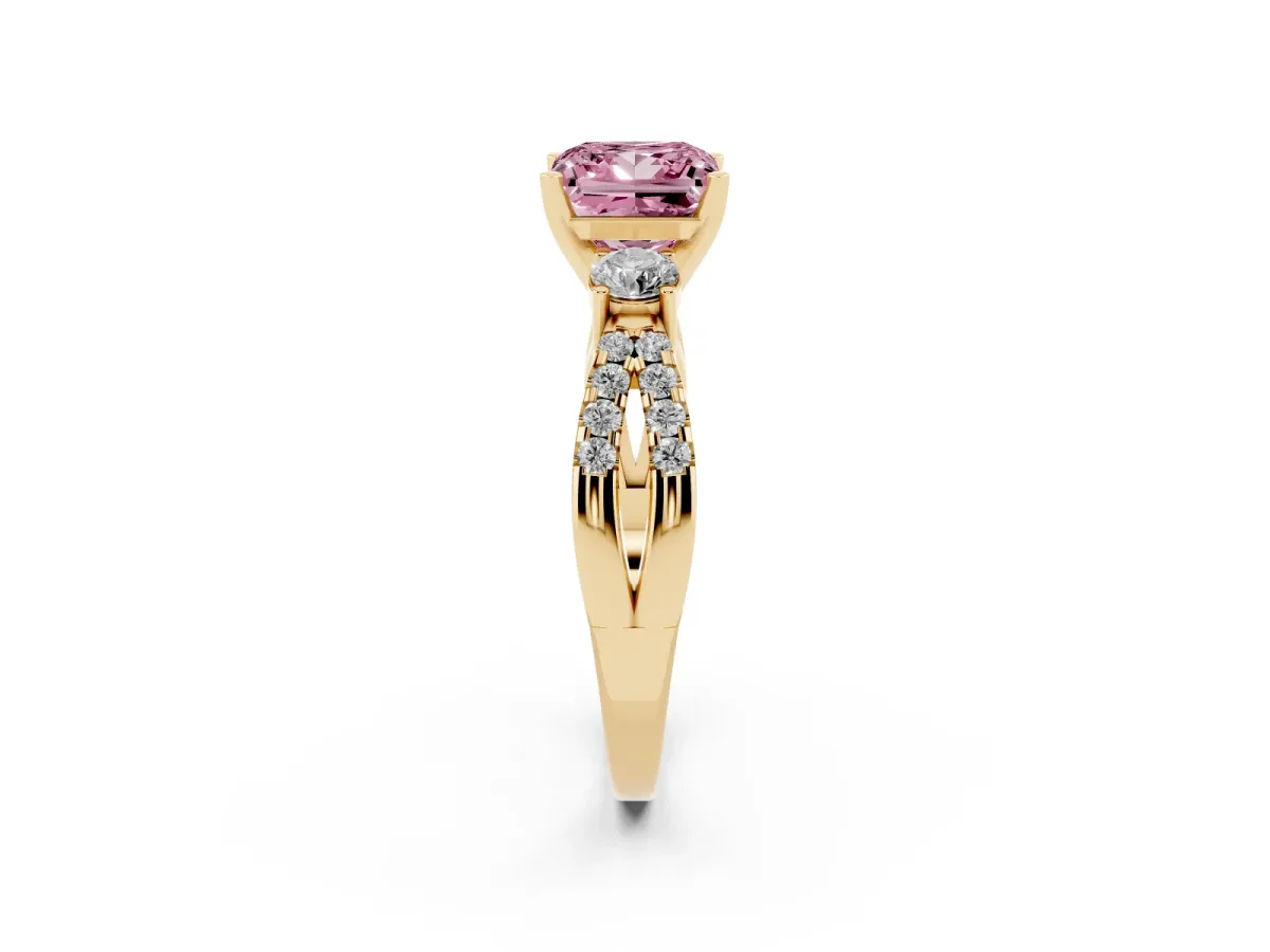 Fancy Pink Princess Cut Diamond Three-Stone Ring with Pavé Split Shank and Four-Prong Setting Yellow gold