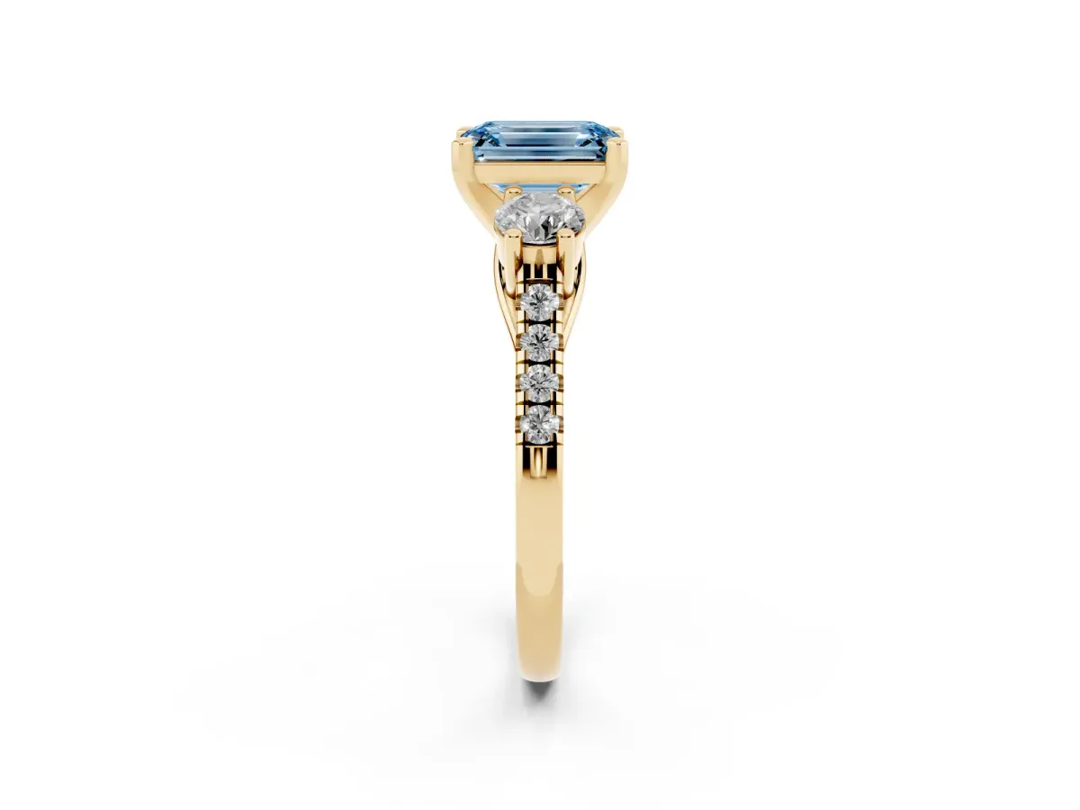 Fancy Blue Three-Stone Emerald Cut Diamond Pavé Band with Four-Prong Setting Yellow gold