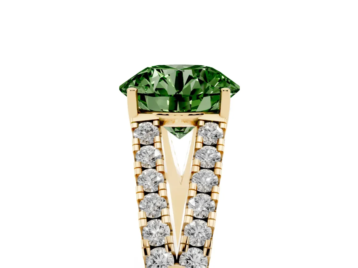 Fancy Green Round Cut Diamond Split Shank Pavé Engagement Ring with Four-Prong Setting Yellow gold