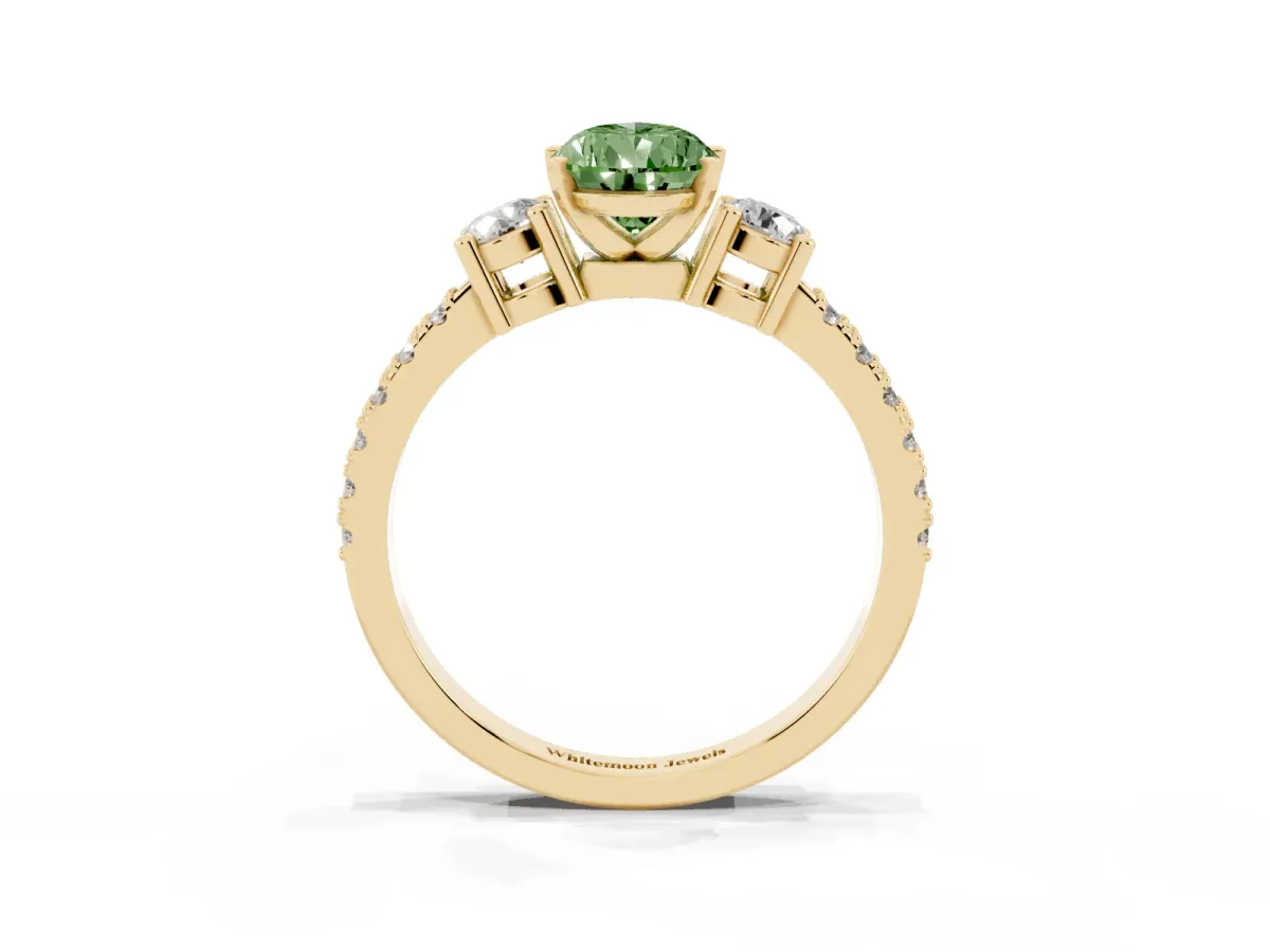 Fancy Green Pear Cut Three-Stone Diamond Pavé Band with Prong Setting Yellow gold