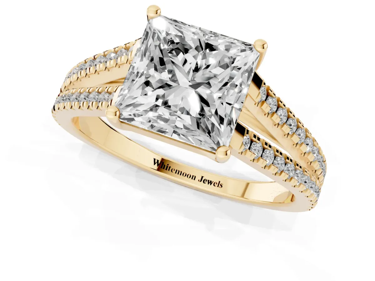 Princess Cut Diamond Solitaire Engagement Ring with Split Shank Pavé Band Yellow gold