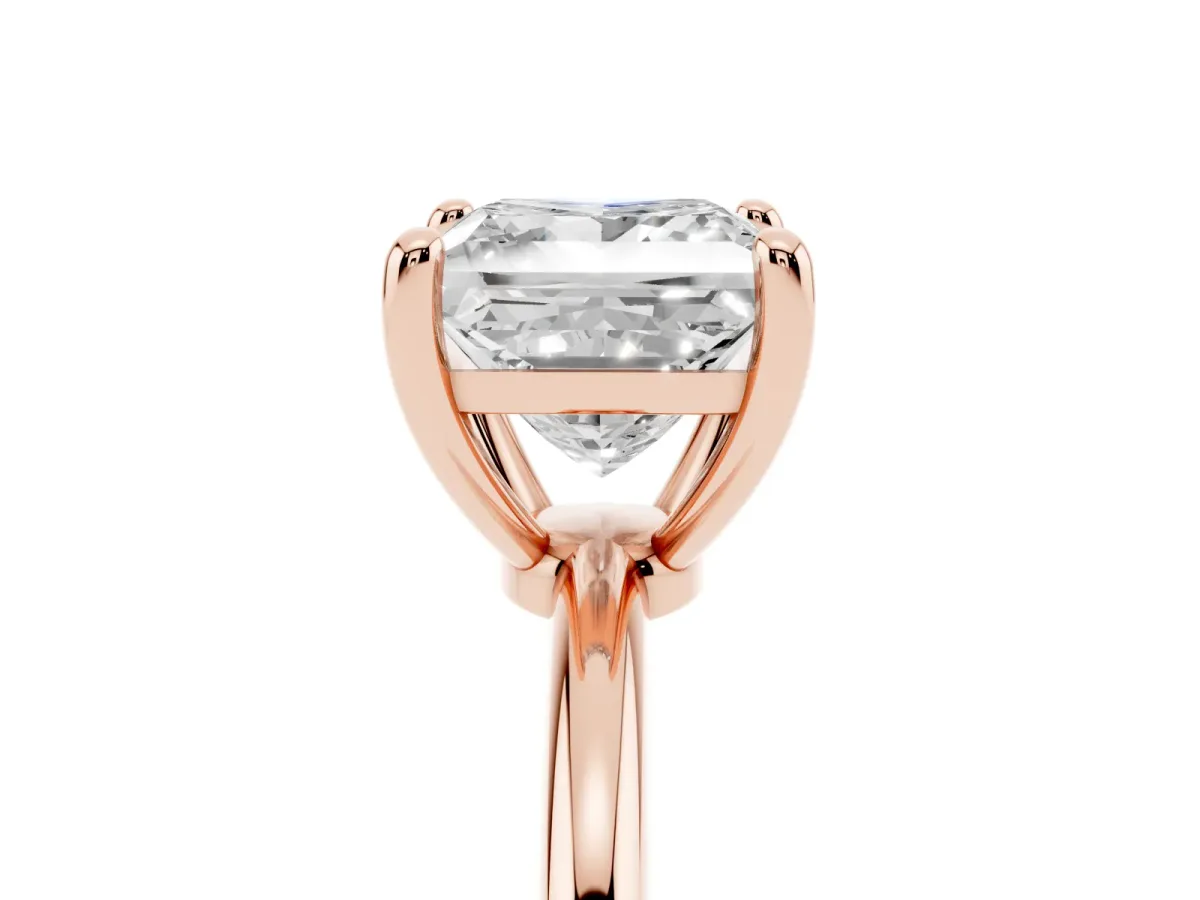 Princess Cut Solitaire Diamond Ring with 4-Prong Setting on a Classic Band Rose gold