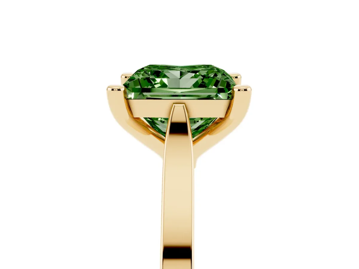 Fancy Green Princess Cut Solitaire Diamond Ring with Four-Prong Setting and Tapered Band Yellow gold