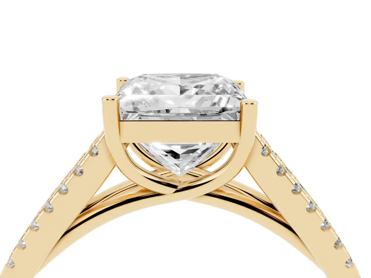 Princess Cut Diamond Solitaire Engagement Ring with Split Shank Pavé Band Yellow gold