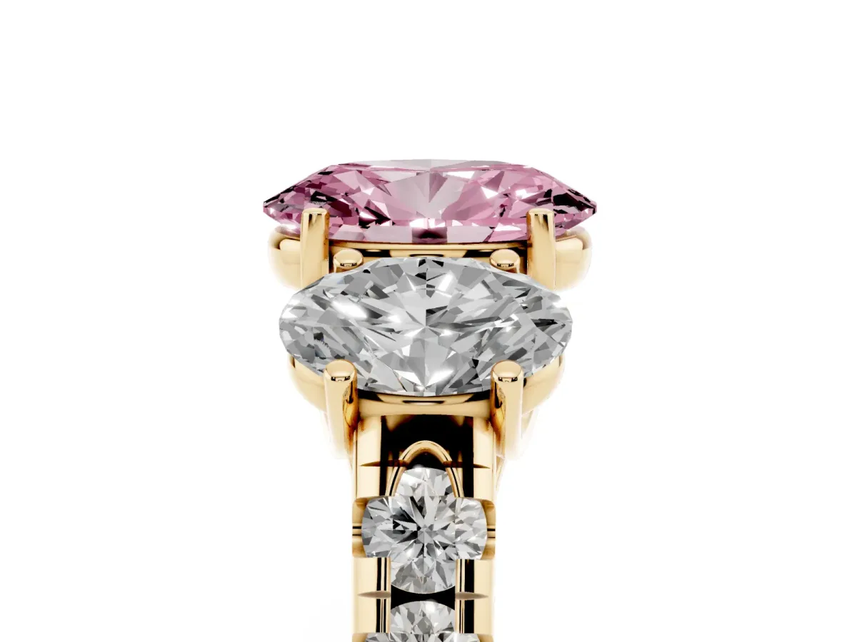 Fancy Pink Three-Stone Oval Cut Diamond Pavé Band with Prong Setting Yellow gold