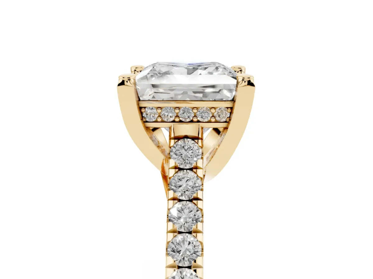 Princess Cut Brilliant Diamond Solitaire with Pavé Band and Four-Prong Setting Yellow gold