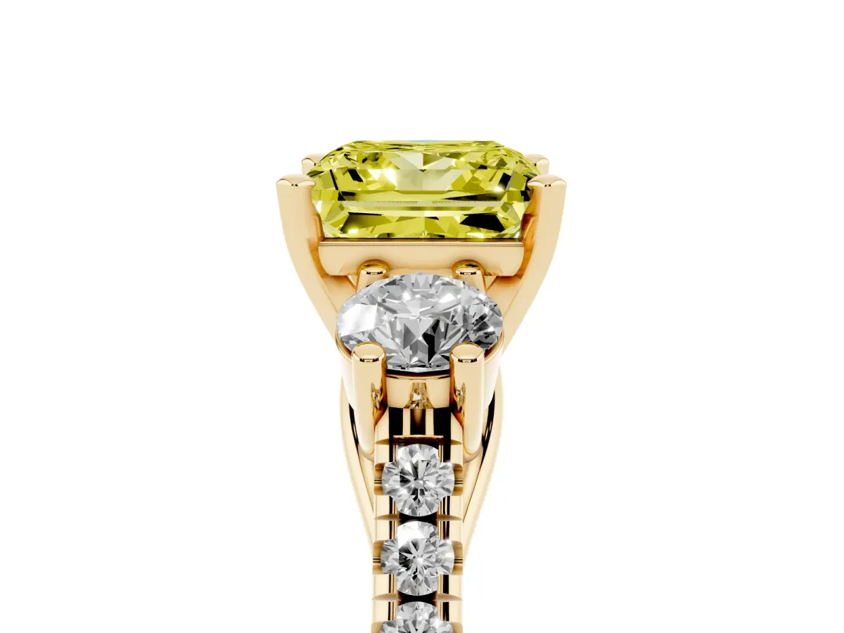 Fancy Yellow Three-Stone Princess Cut Diamond Pavé Band with Four-Prong Setting Yellow gold