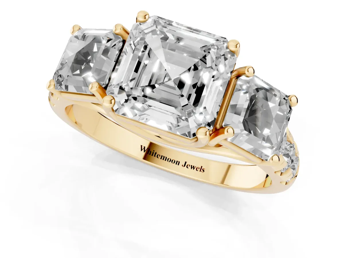 Three-Stone Asscher Cut Diamond Pavé Band with Prong Setting Yellow gold