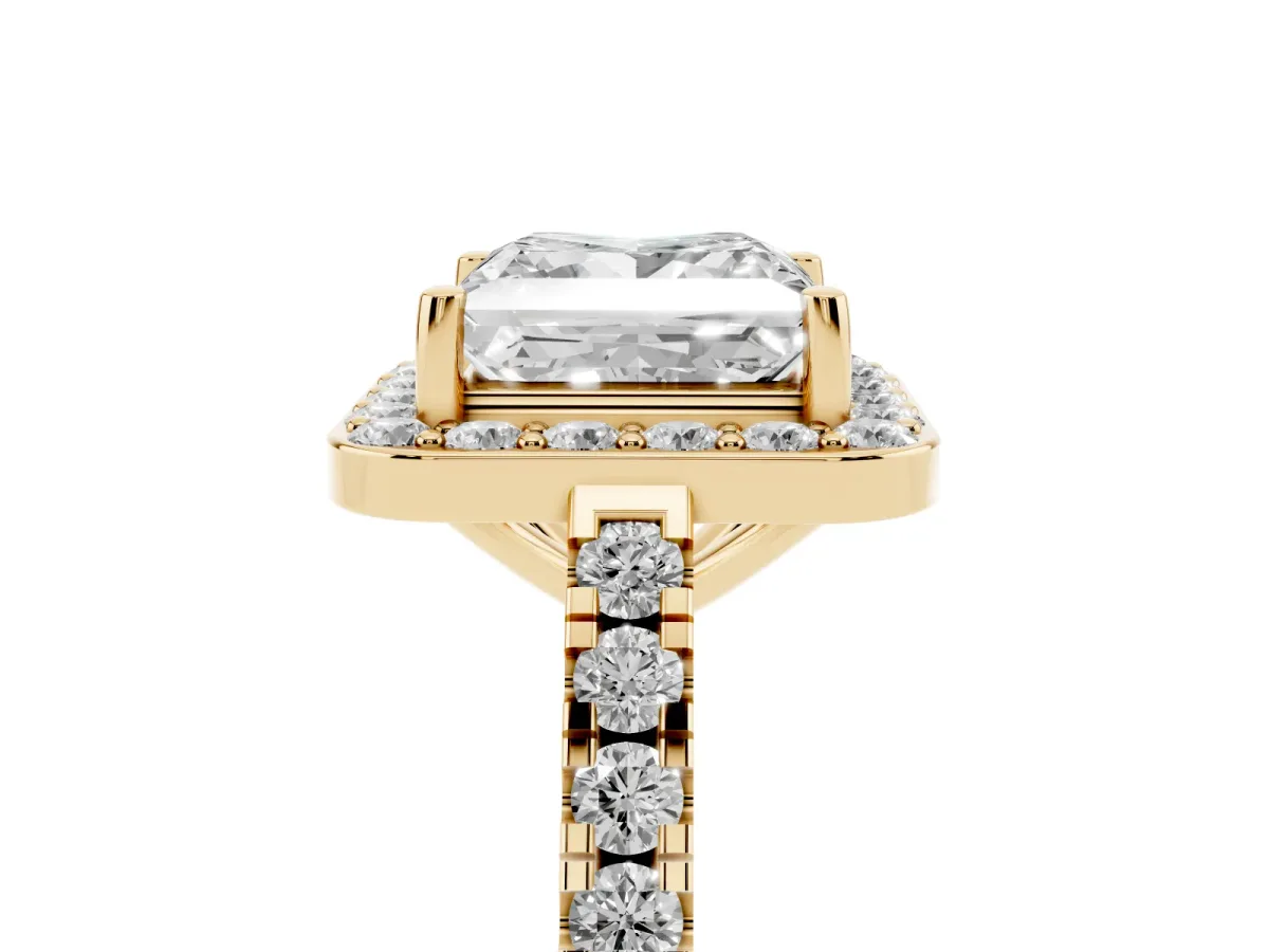 Princess Cut Diamond Halo Ring with Round Pavé Split Shank and Prong Setting Yellow gold