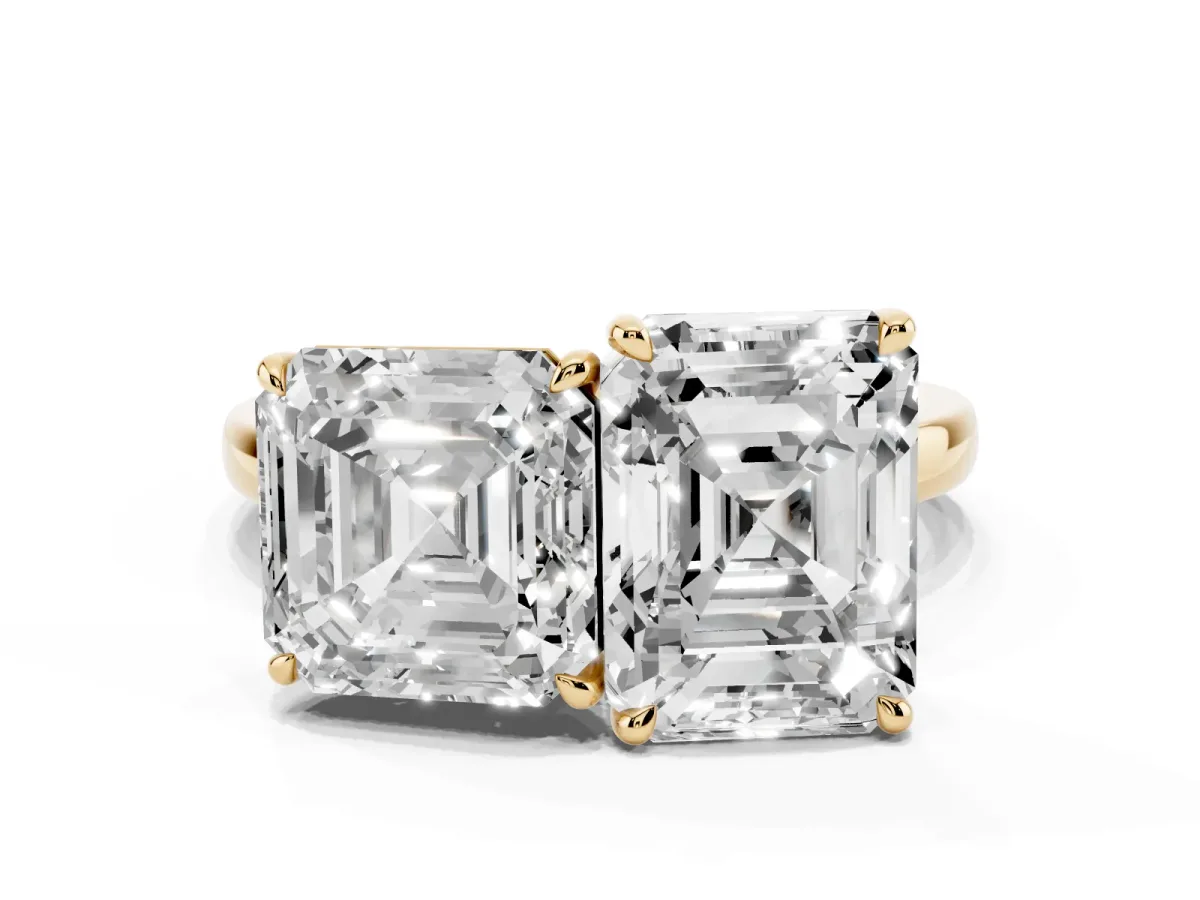 Asscher Cut and Emerald Cut Toi Moi Ring with Prong Setting Yellow gold