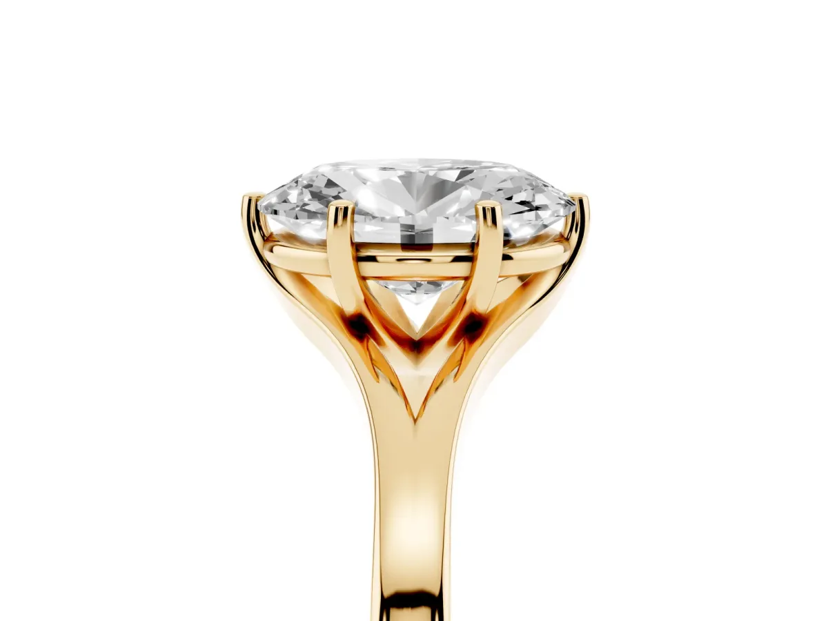 Oval Cut Solitaire Diamond Ring with Six-Prong Setting and Tapered Band Yellow gold