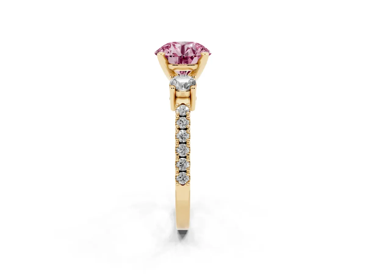 Fancy Pink Round Cut Three-Stone Diamond Pavé Band with Prong Setting Yellow gold