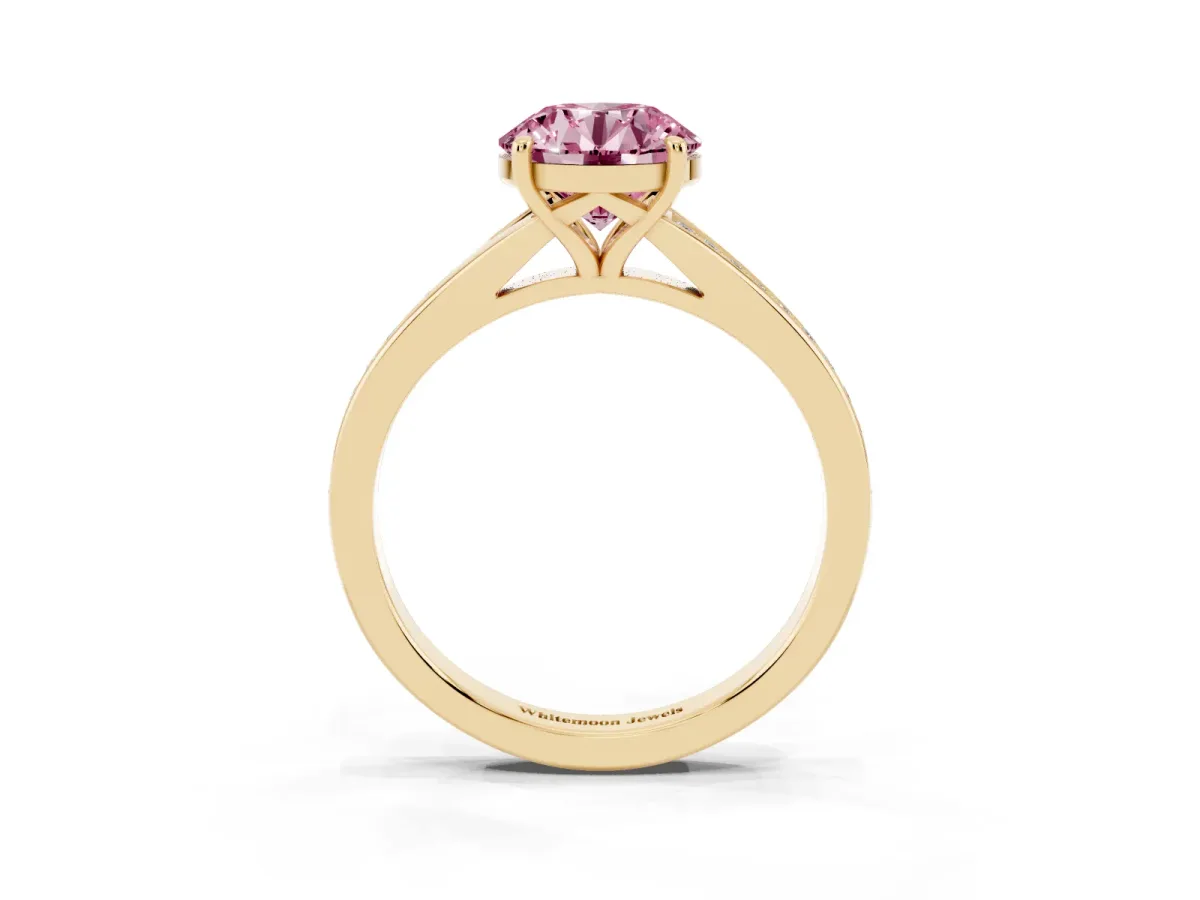 Fancy Pink Round Cut Diamond Solitaire Ring with Pavé Band and Prong Setting Yellow gold