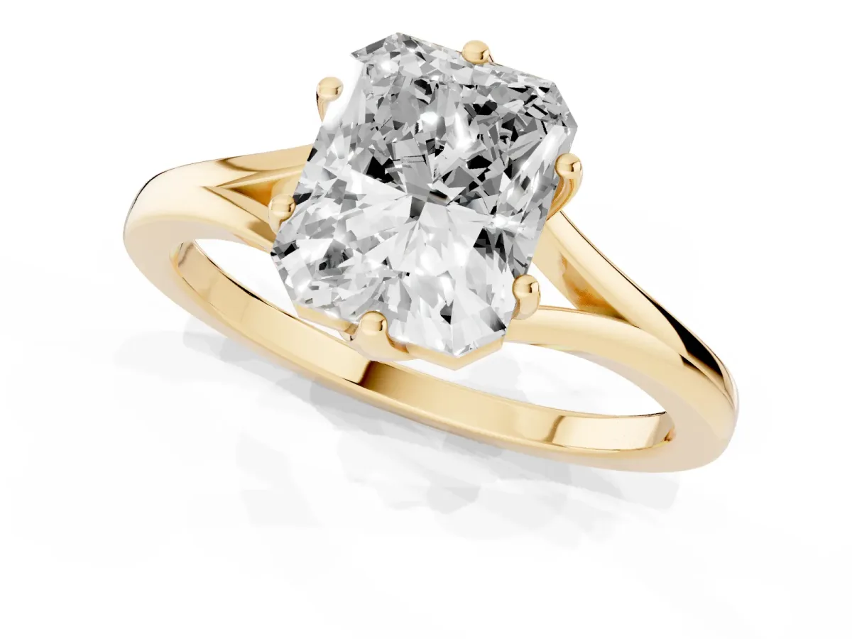 Radiant Cut Solitaire Diamond Ring with Six-Prong Setting and Tapered Band Yellow gold