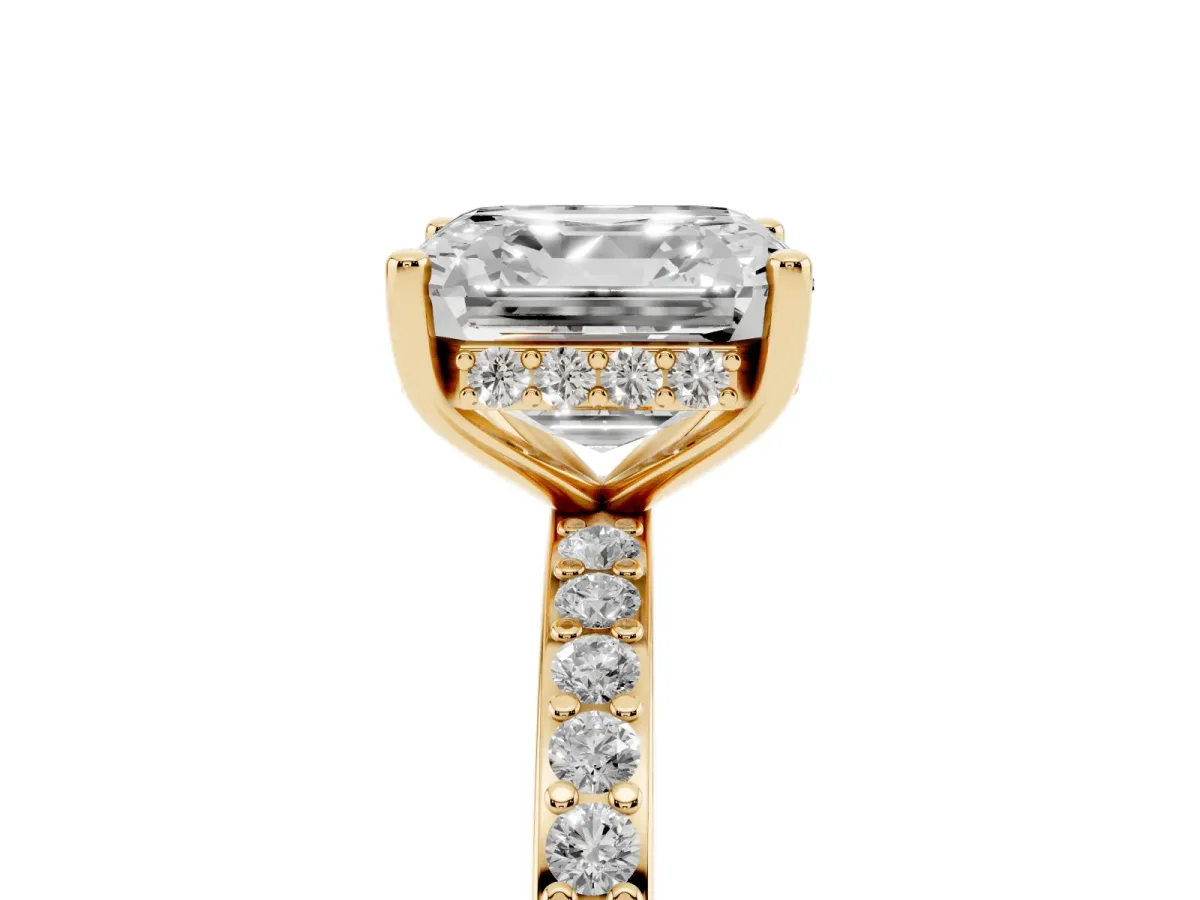 Asscher Cut Cut Diamond Pavé Band Ring with Four-Prong Setting Yellow gold