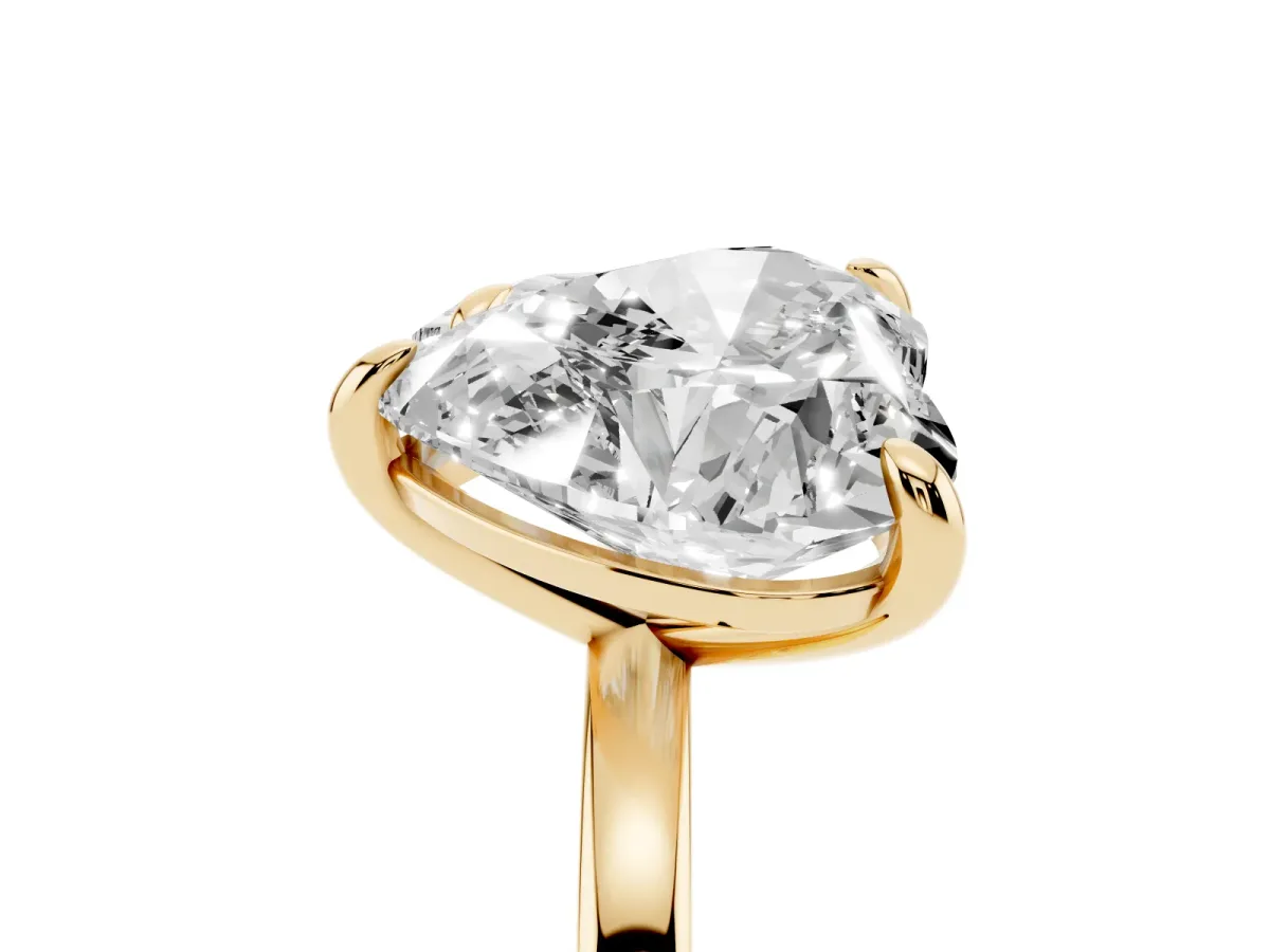 Oval and Heart Toi Moi Ring with Prong Setting and Plain Band Yellow gold