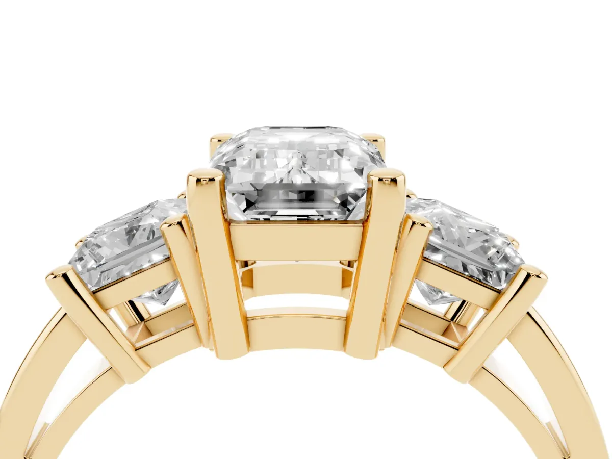 Three-Stone Emerald Cut Cut Solitaire Ring with Prong Setting Yellow gold