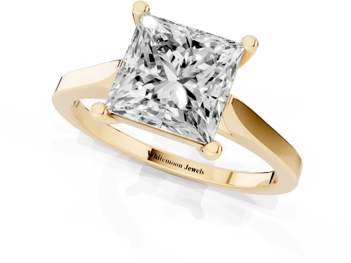 Princess Cut Solitaire Diamond Ring with Four-Prong Setting and Tapered Band Yellow gold