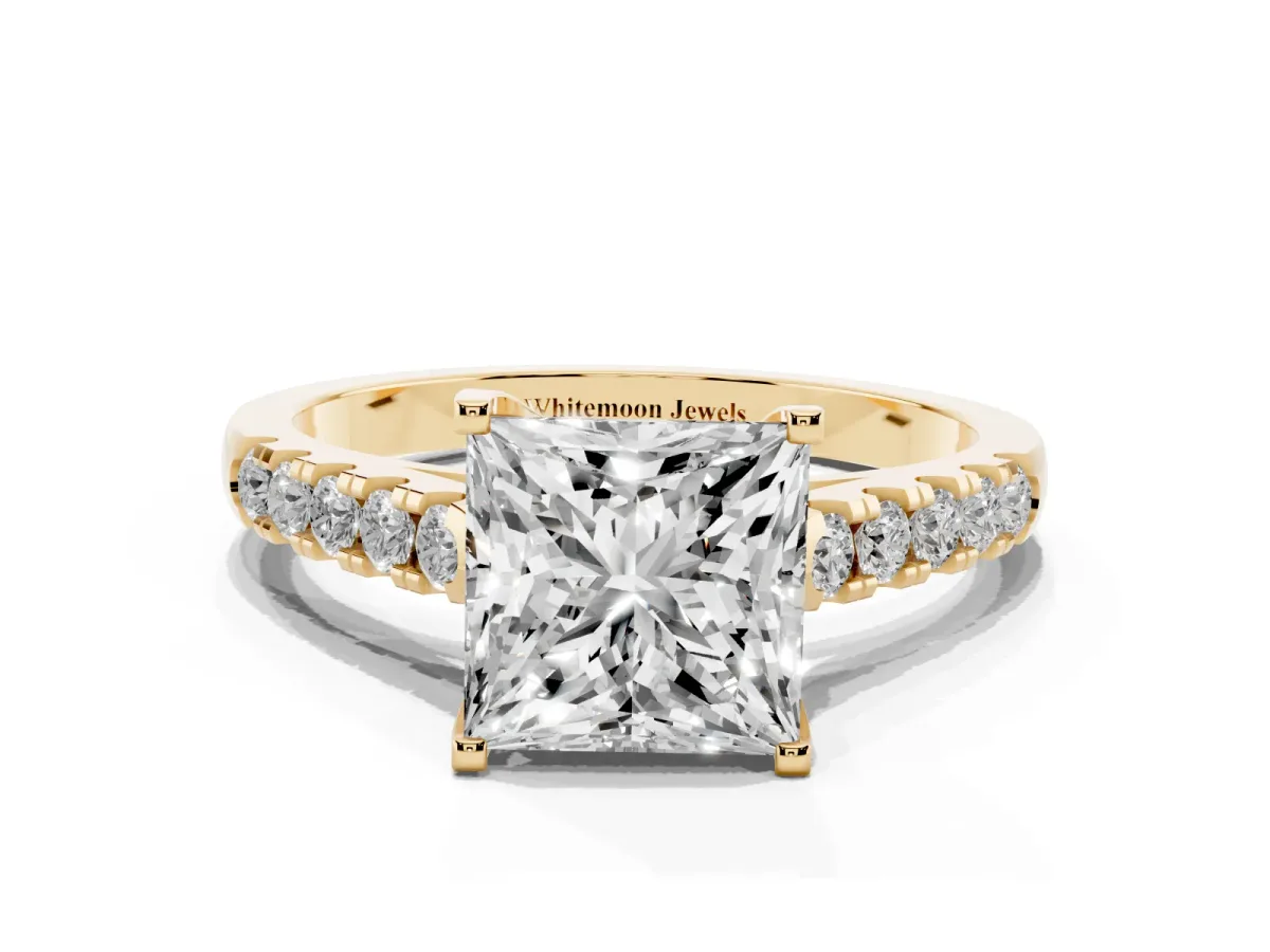 Princess Cut Diamond Pavé Band Solitaire Ring with Prong Setting Yellow gold
