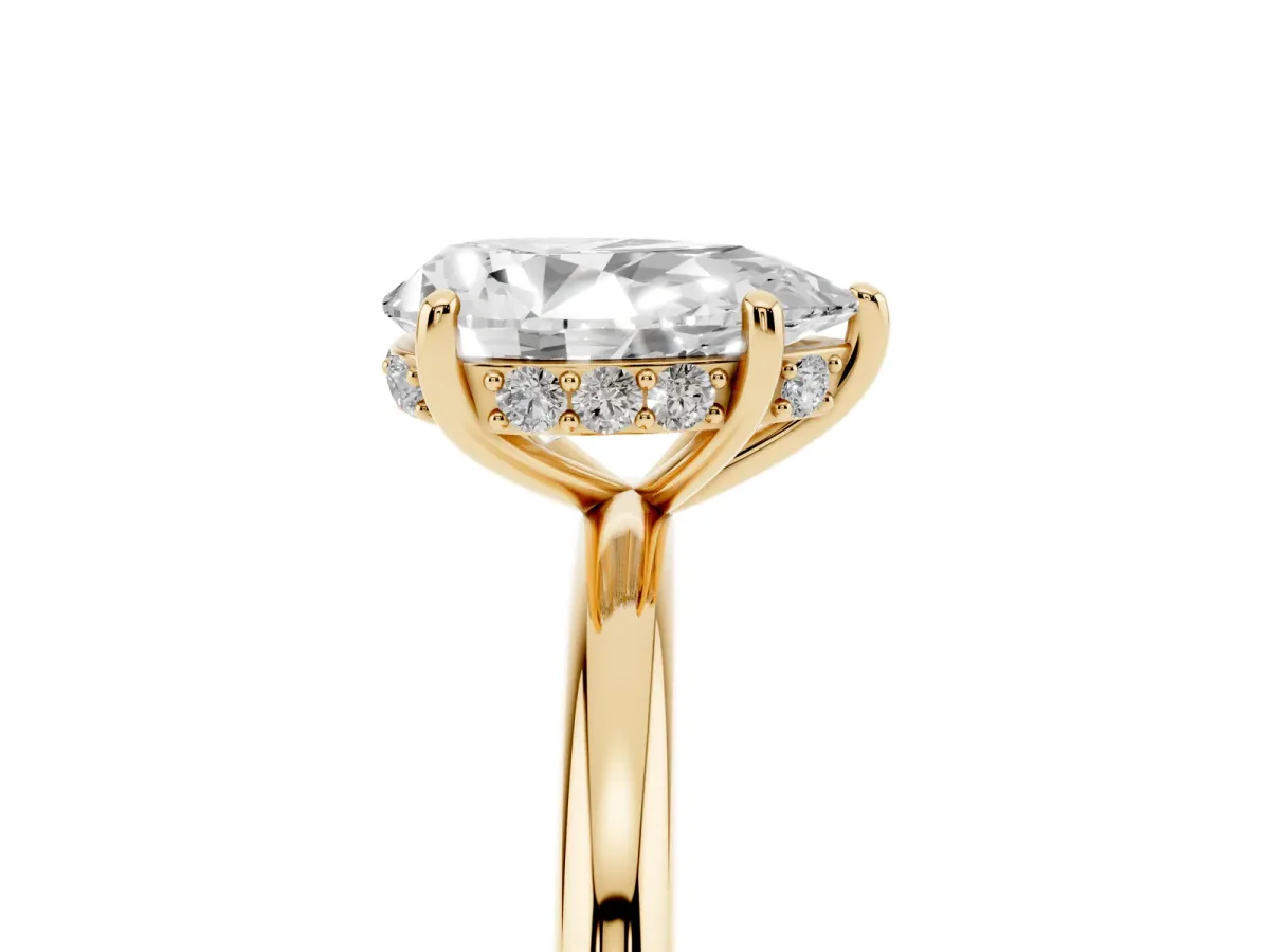 Pear Cut Solitaire Diamond Ring with a Classic Band and Four-Prong Setting Yellow gold