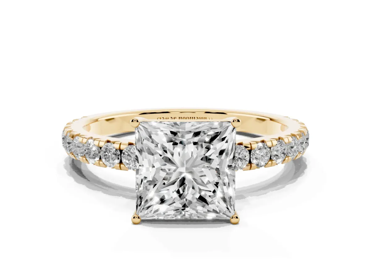 Princess Cut Diamond Pavé Solitaire Engagement Ring with Four-Prong Setting Yellow gold