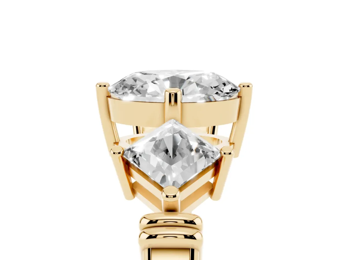 Three-Stone Oval Cut and Princess Cut Diamond Ring with Channel Band and Four-Prong Setting Yellow gold