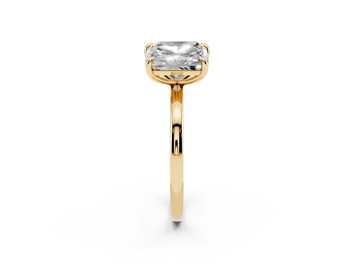Emerald and Radiant Toi Moi Ring with Prong Setting and Plain Band Yellow gold