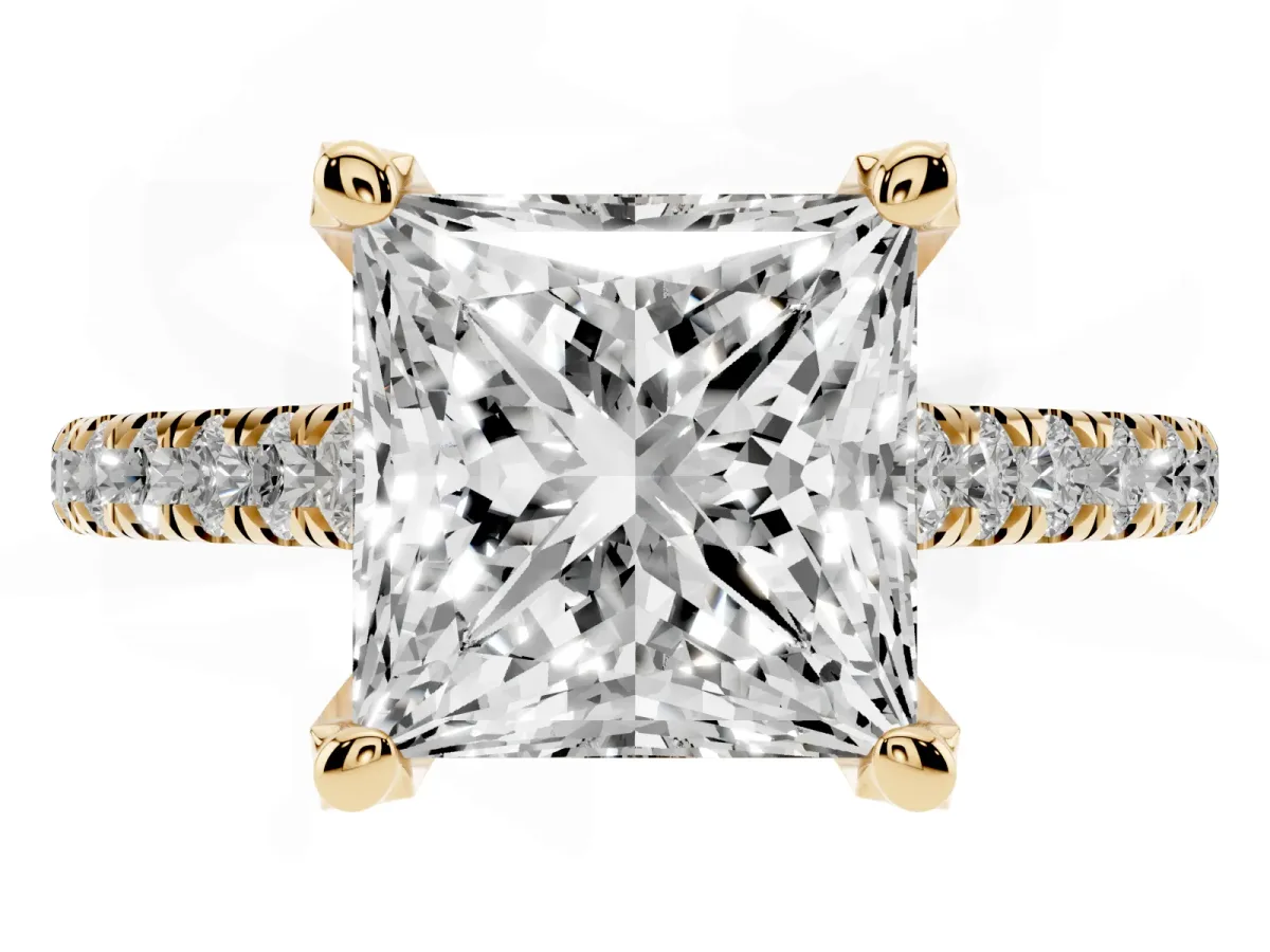Princess Cut Brilliant Diamond Solitaire with Pavé Band and Four-Prong Setting Yellow gold