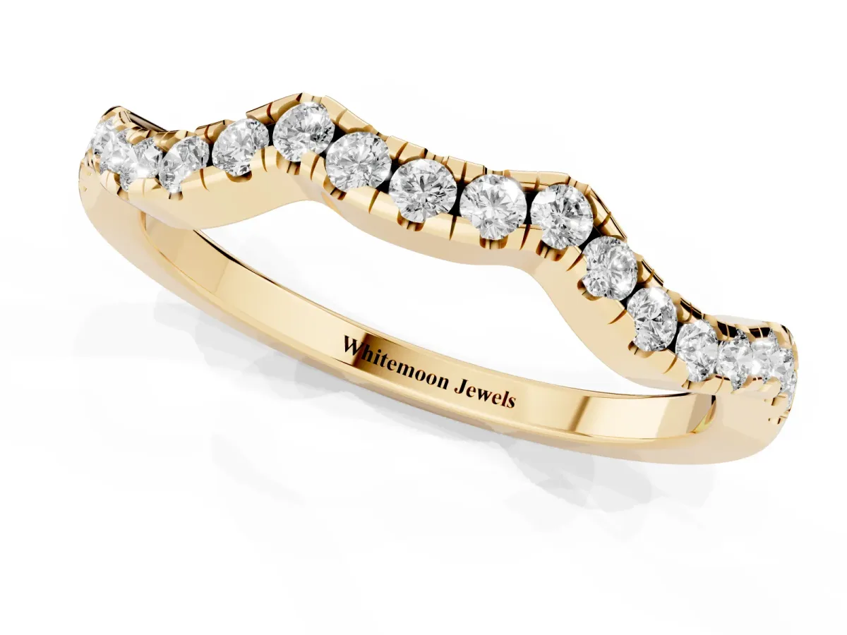 Round Diamond Pavé Curved Wedding Band Yellow gold