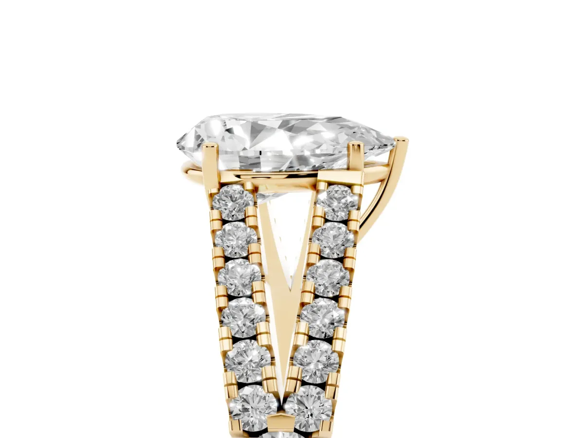 Pear Cut Diamond Split Shank Pavé Engagement Ring with Four-Prong Setting Yellow gold