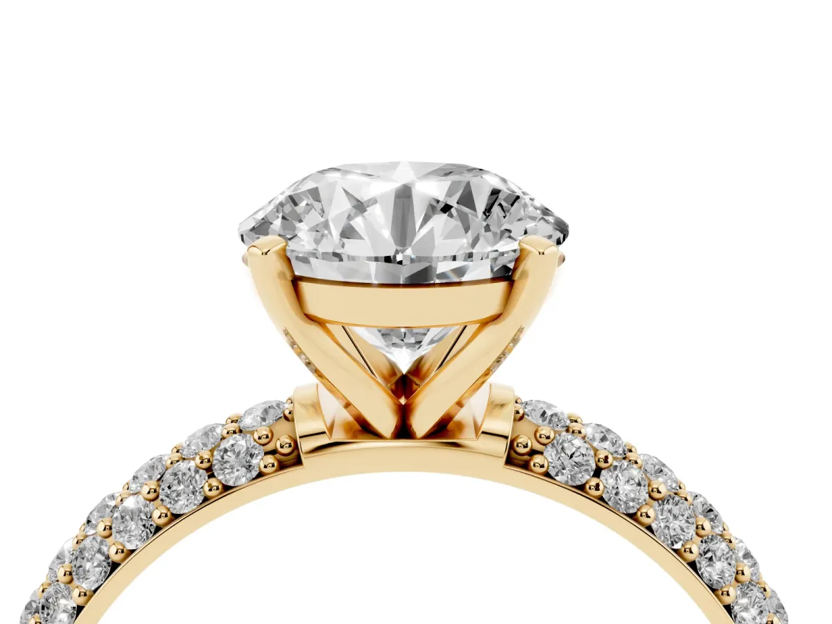 Round Cut Diamond Solitaire Ring with Prong Setting and Pavé Band Yellow gold